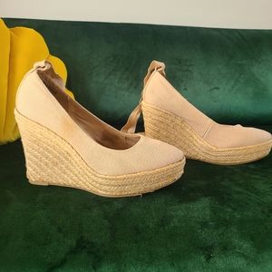 Gianni Bini tan wedge heels
